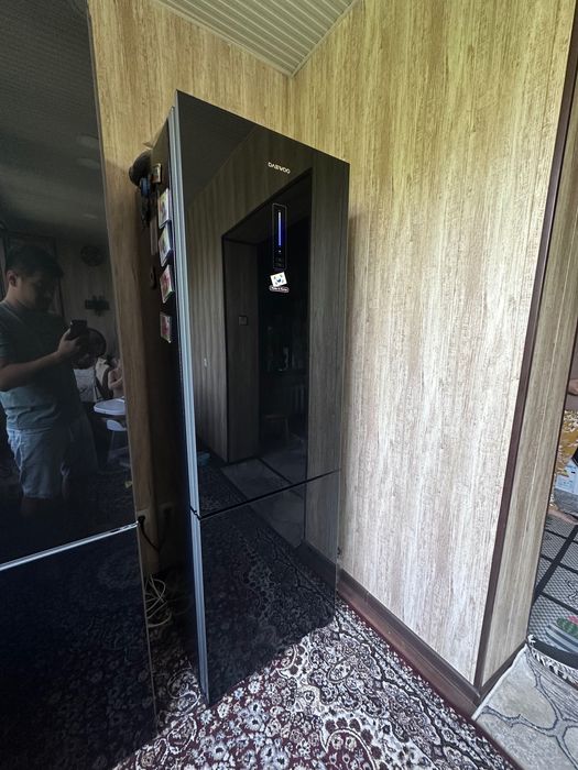 Продаю б/у холодильник daewoo производитель Корея.