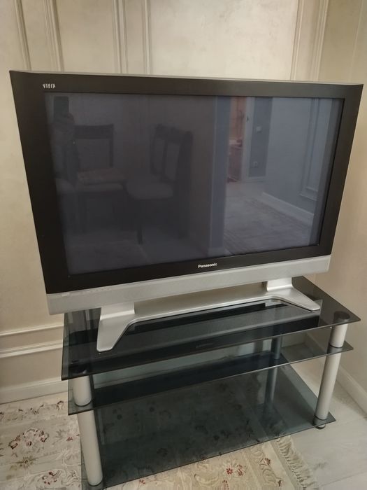 Телевизор Panasonic и ТВ тумба напольная