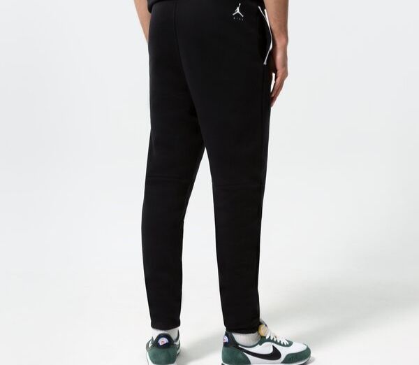 Vând joggers man nike