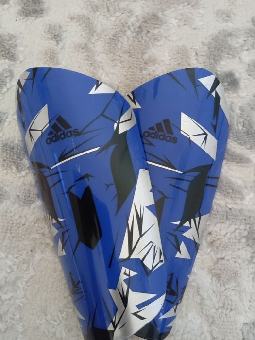 Щитки обычное adidas