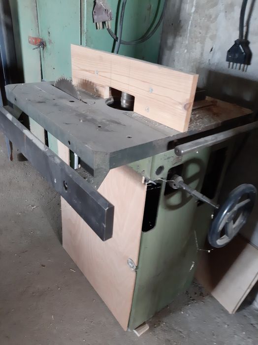 Дърводелска фреза с циркуляр