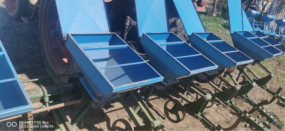 Vand cultivator cu fertilizare