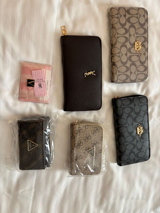 Portofele dama noi cu eticheta