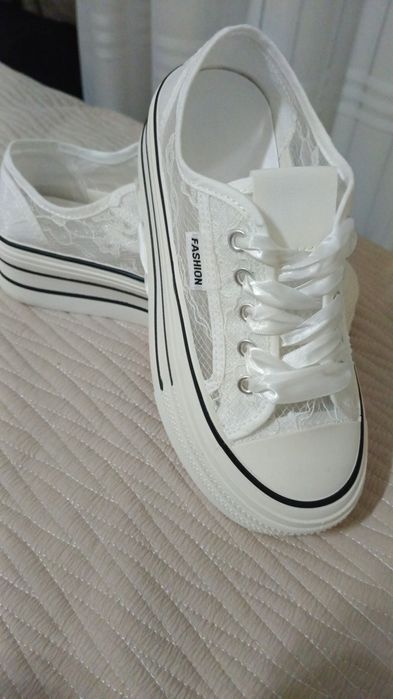 Кроссовки 35 новые!