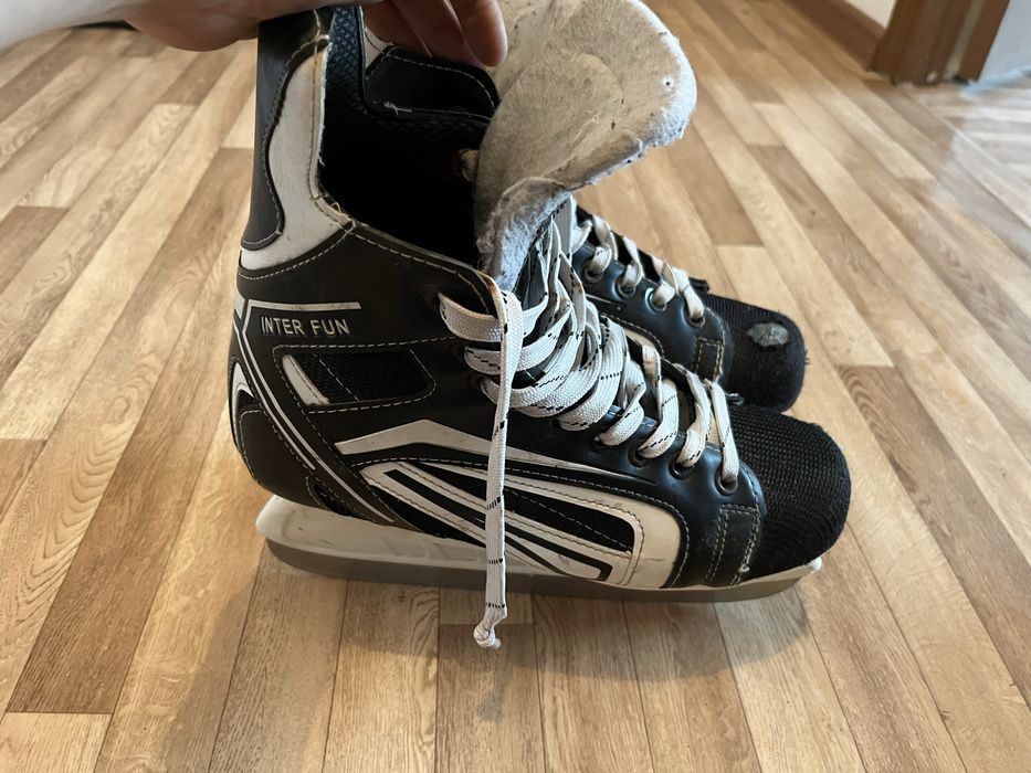 Продам коньки 41-42 размер