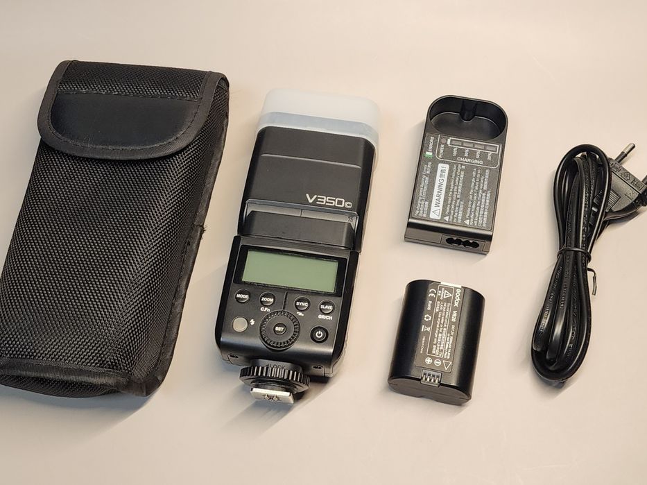 Canon R7 cu adaptor EF-RF, obiectiv Canon EF-S 10-18, bliț Godox V350C