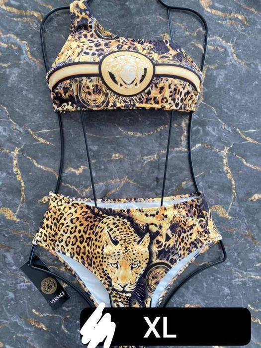 Costum de baie firmat, material calitativ