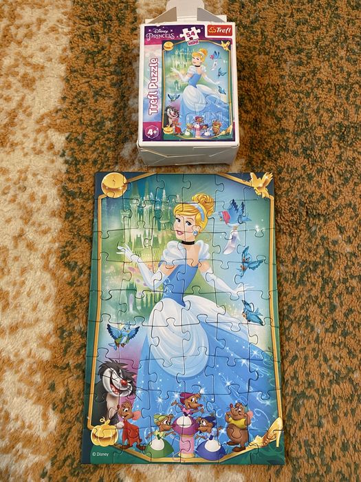 Vând lot de puzzle Trefl (3+)