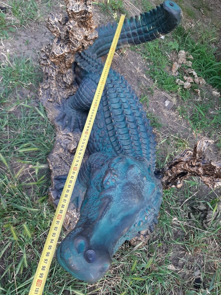 Măsuță veche crocodil colectie