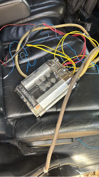 Продам усилок провода