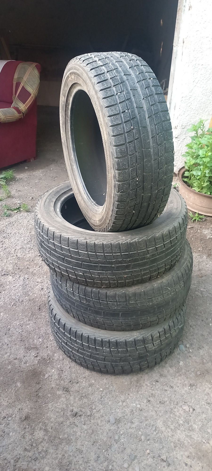 Продам комплект зимних шин