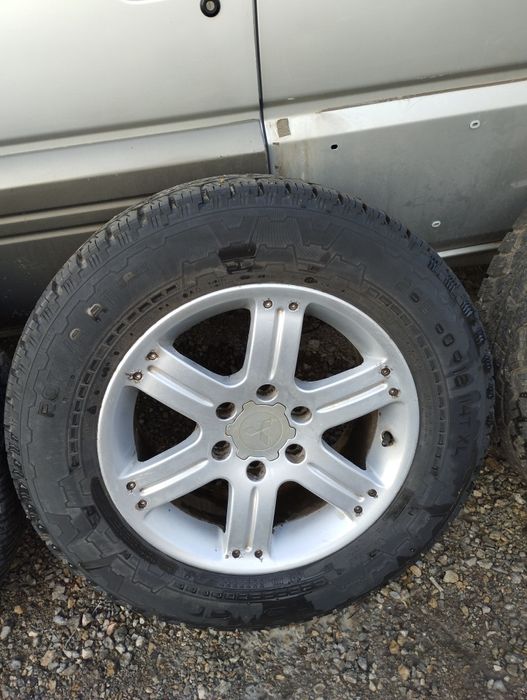 Гуми и джанти за Mitsubishi Paiero 265/60/18 2004 г