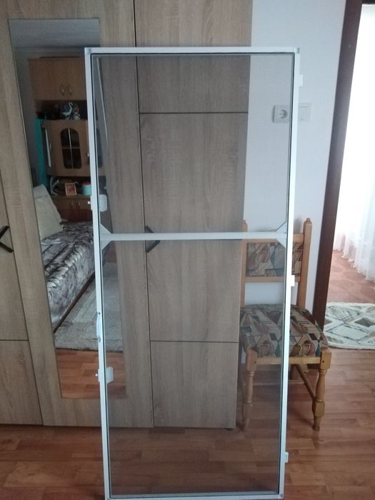 Vând plasă pentru ușă de termopan