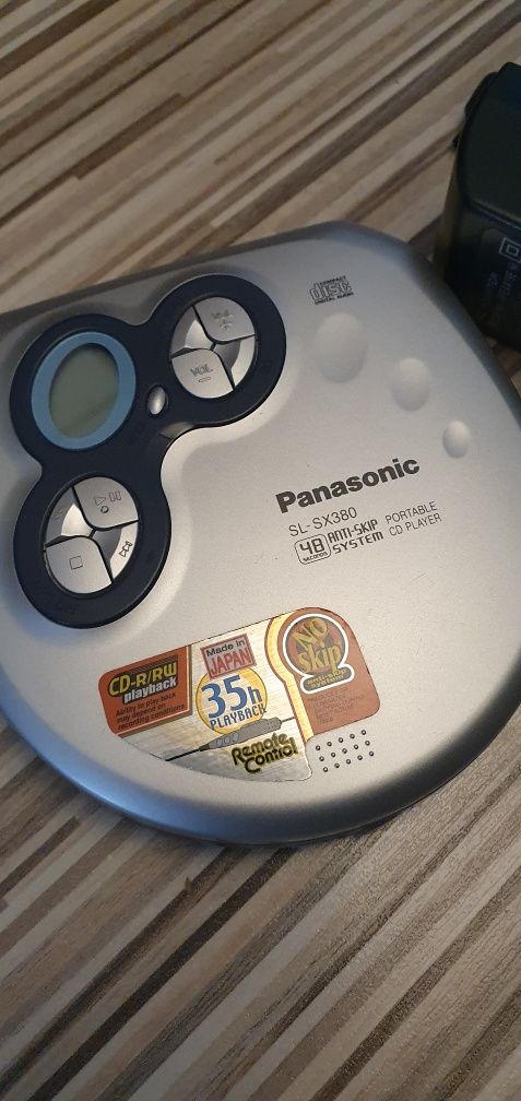 Vând CD player Panasonic