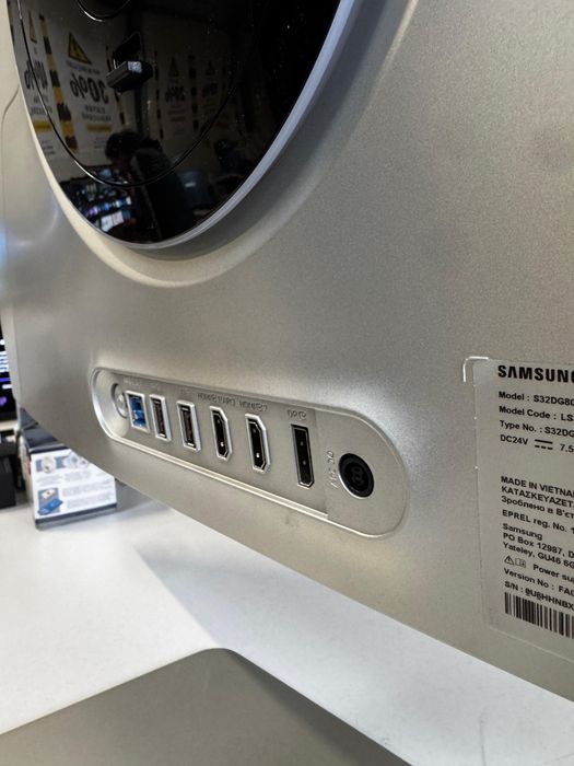 Monitor Samsung Smart OLED G8