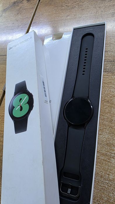Galaxy Watch 4 в идеальном состоянии
