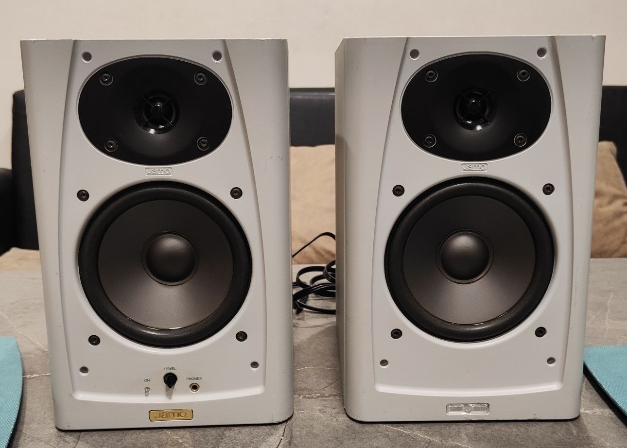 jamo multimedia cs5 

Multimedia Speaker CS5

M