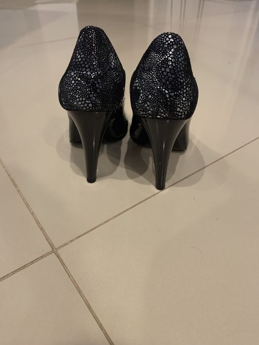 Vând pantofi de piele naturală NOI