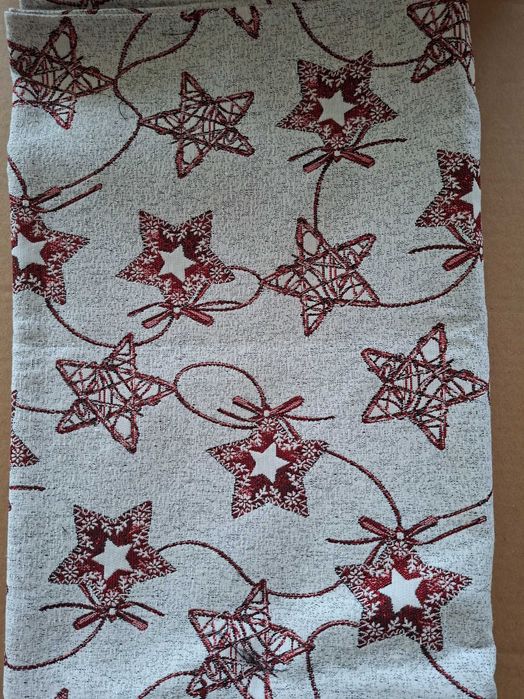 Продавам коледни покривки и тишлайфери