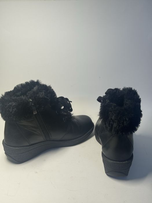 Чисто нови дамски боти Caprice перфектни за подарък