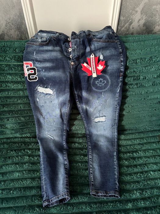 Blugi Dsquared2 – model casual, distressed