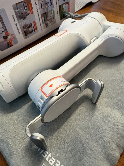 Insta360 Flow 2 PRO - pachet impecabil, cu etichete pe el