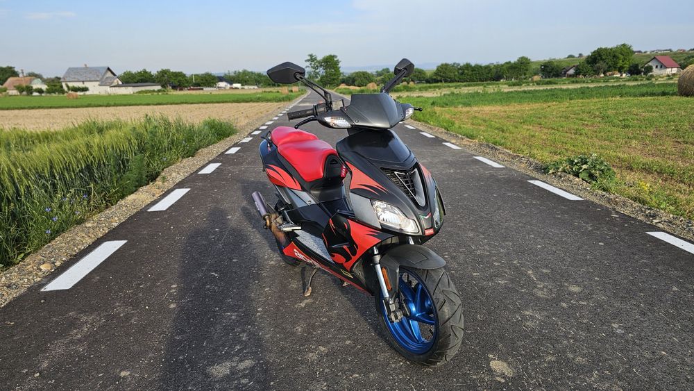 Scuter Aprilia SR50 Factory 2007, Carburație