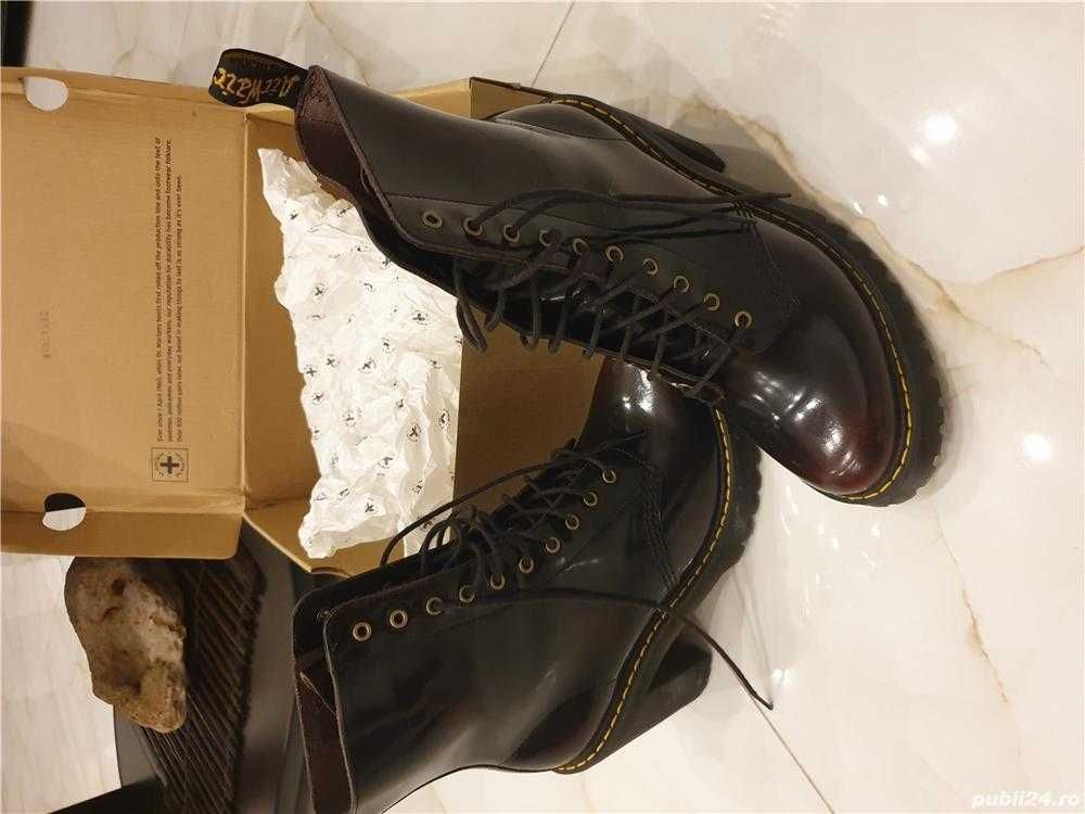 Ghete Bocanci Damă Dr. Martens Arcadia Cherry Red, Noi, Originali