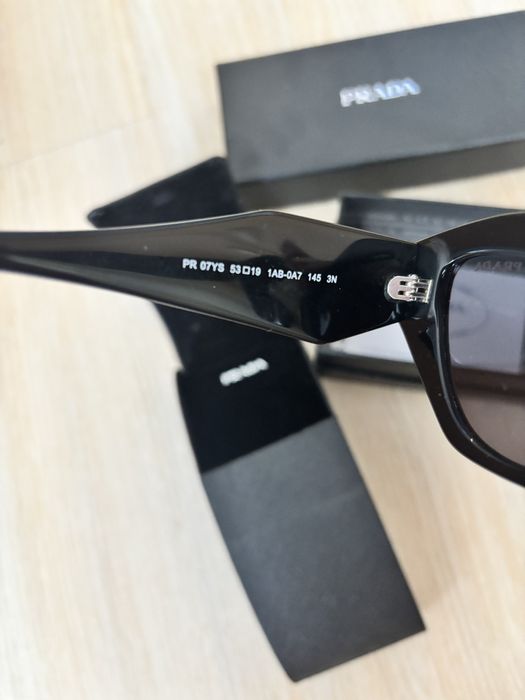 Оригинални очила на Prada