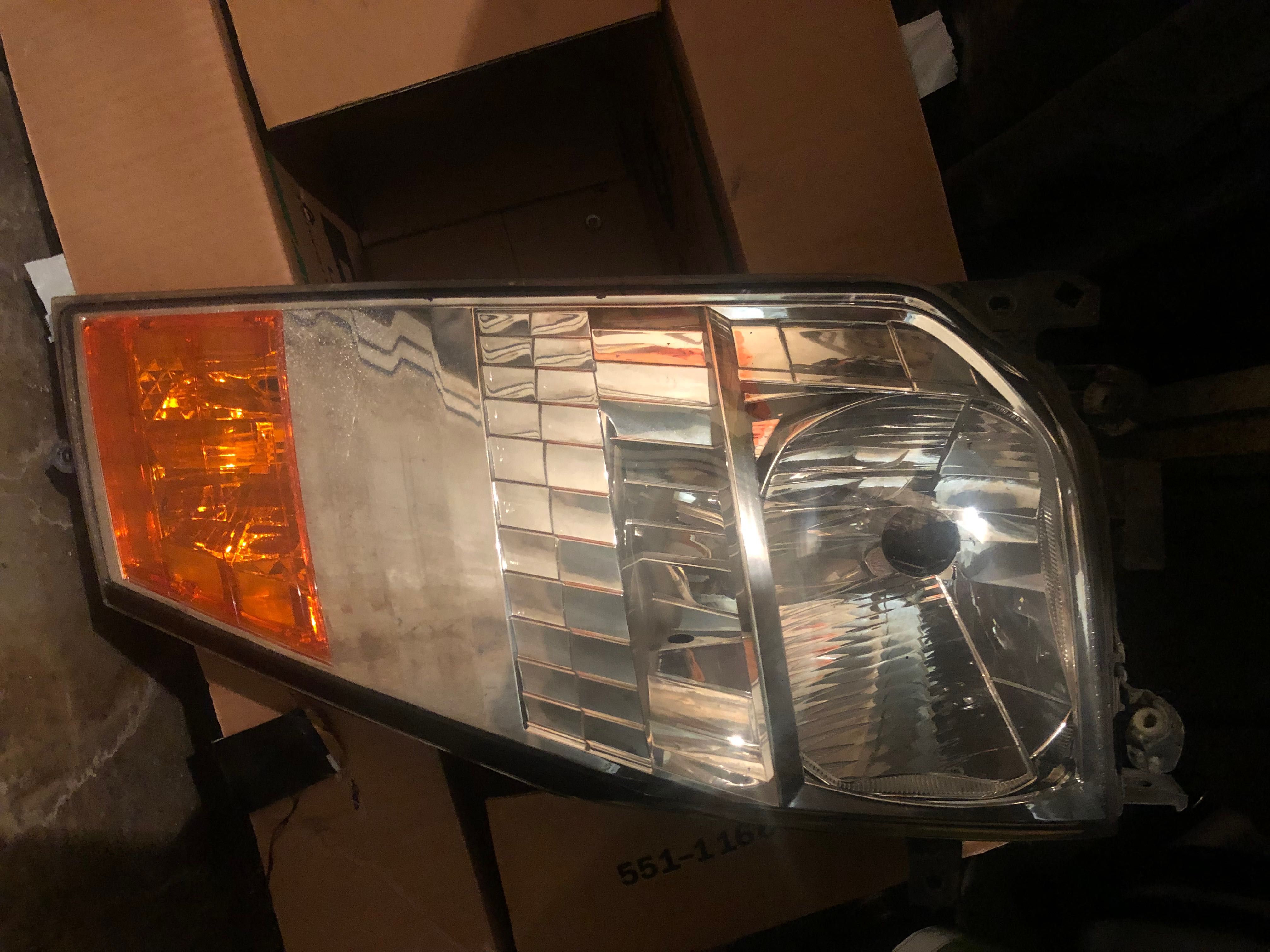 Nissan Cabstar Фар Десен