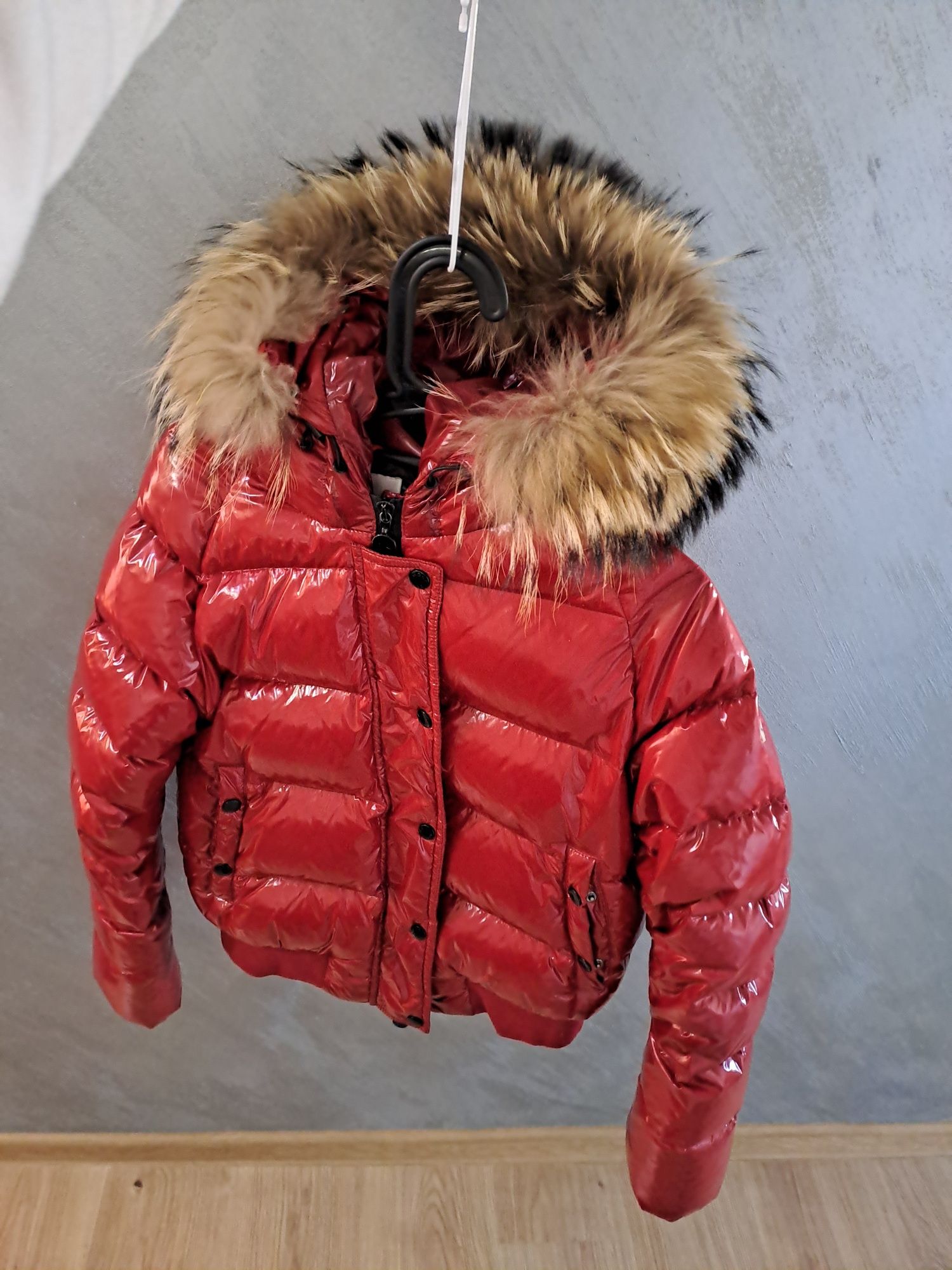 Moncler зимно червено яке