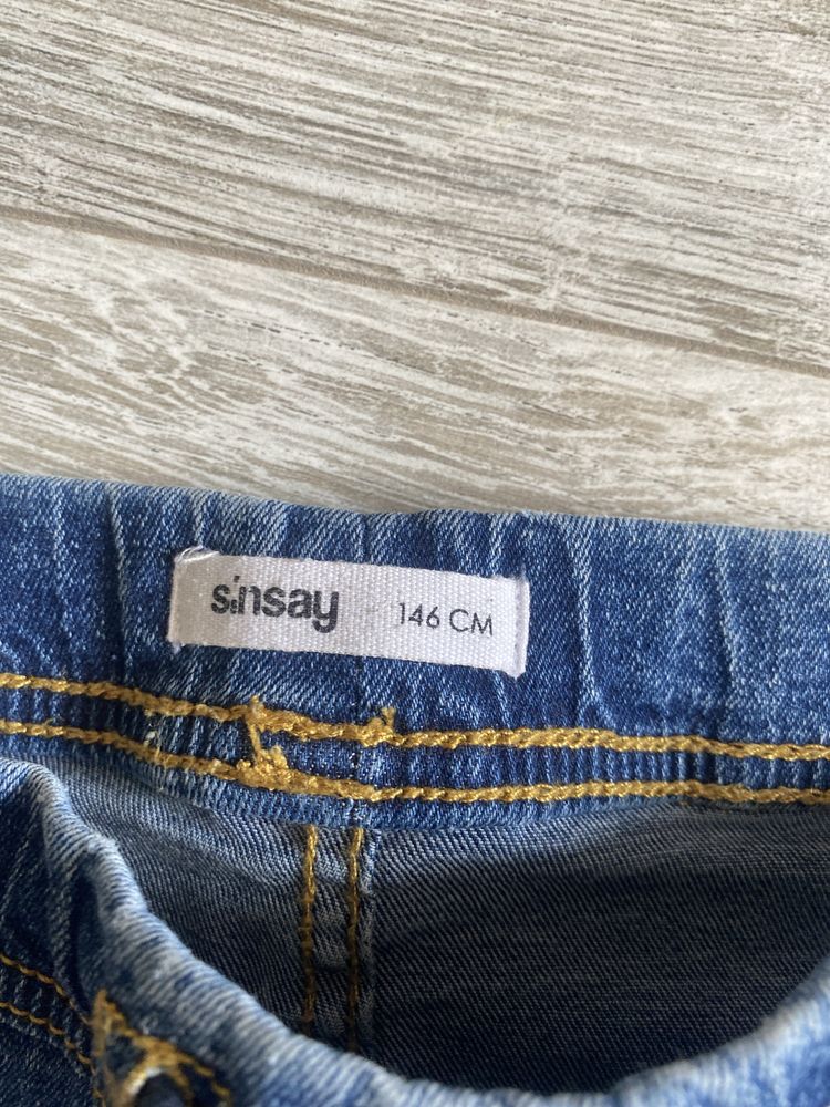 Продам джинсы на мальчика 9-11 лет