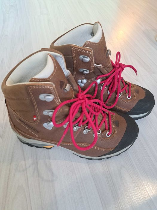 Дамски туристически обувки Dachstein