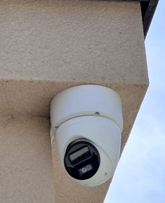 Hikvision IP камера куполна 4MP DS-2CD1343G2-LIUF хибридни диоди/аудио