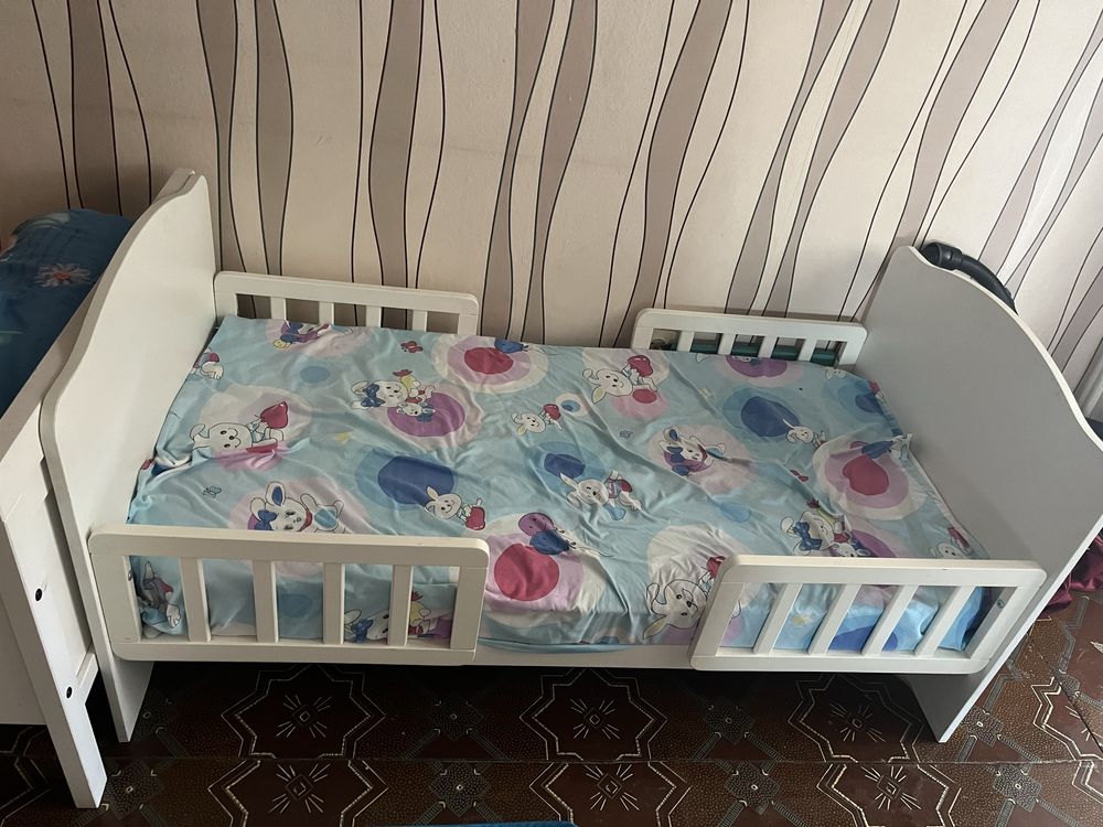 Детская кровать в хорошем состоянии