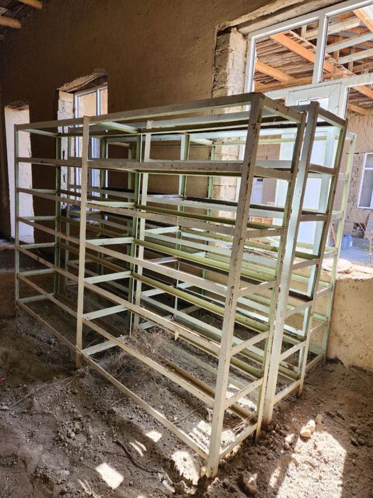 Stilaj etajerba temirdan judayam zur