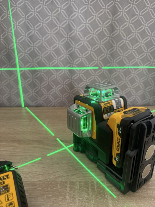 Nivela DeWalt 360 12V 2AH NOUA