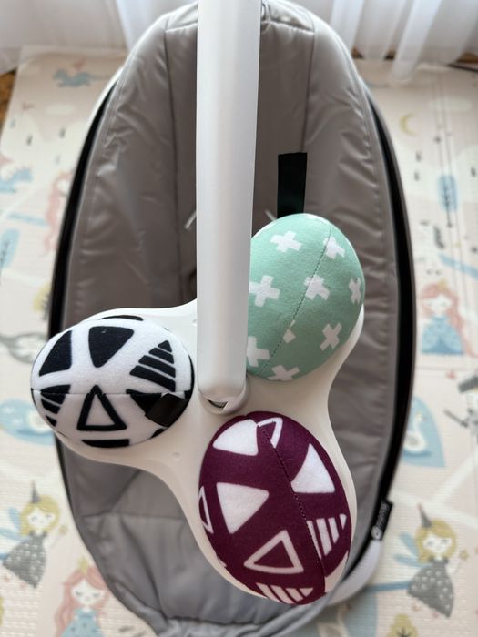 Електрическа бебешка люлка mamaRoo 5.0, сива