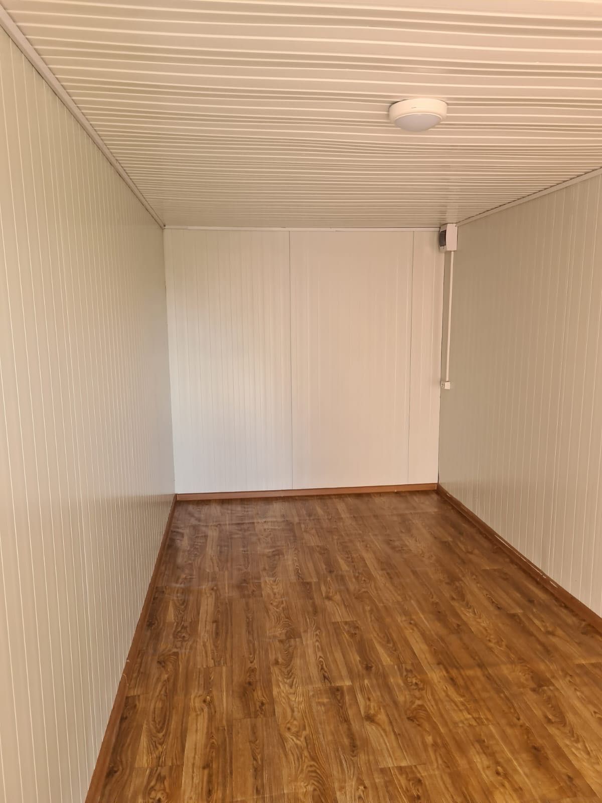 Vând container modular în condiție excelentă (nefolosit)dim 6 x 2.40 m