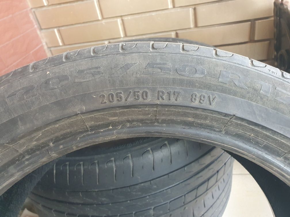 Летние шины б/у 205/50 R17.