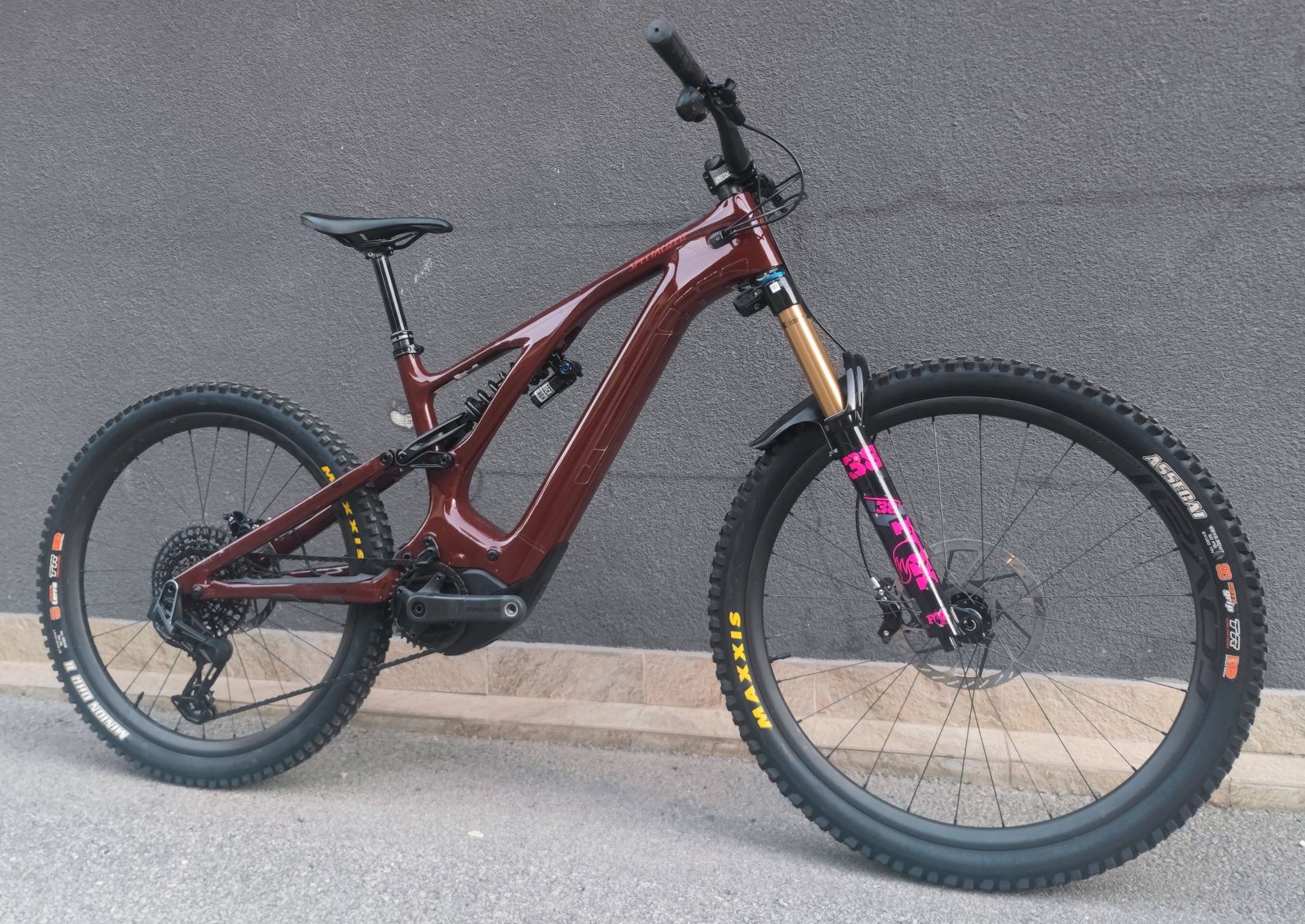 Карбонов Електрически Велосипед 29/27.5 Specialized 700W 2024 Sram ASX