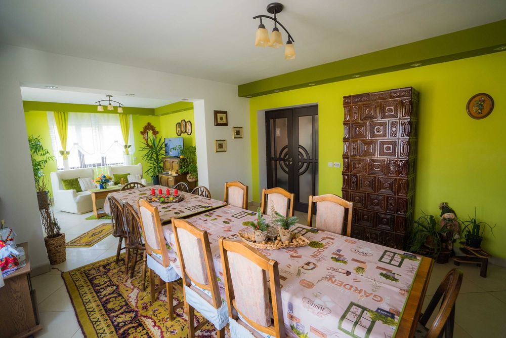 Vilă moderna/Pensiune cu 8 camere și 1000 mp teren, complet mobilată