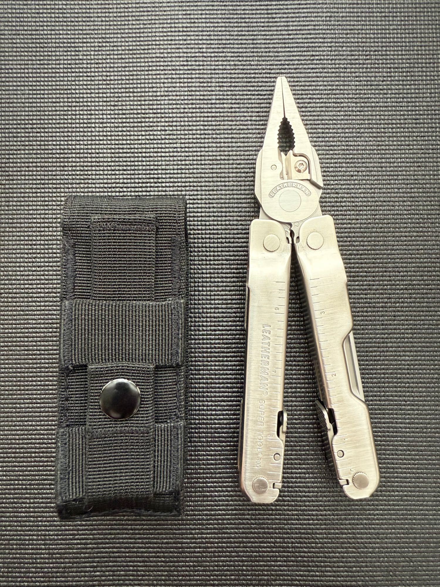Vand multi-tool Leatherman Super Tool 300 cu teaca molle