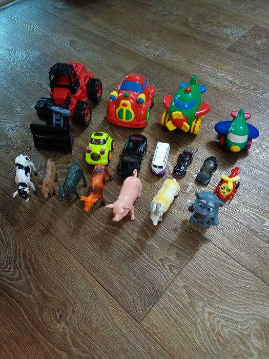 Продам игрушки для мальчиков