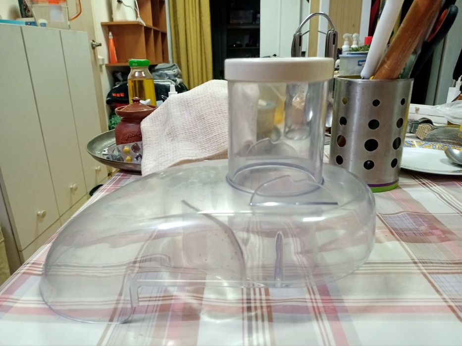 Продам крышку от соковыжималки Мулинекс.