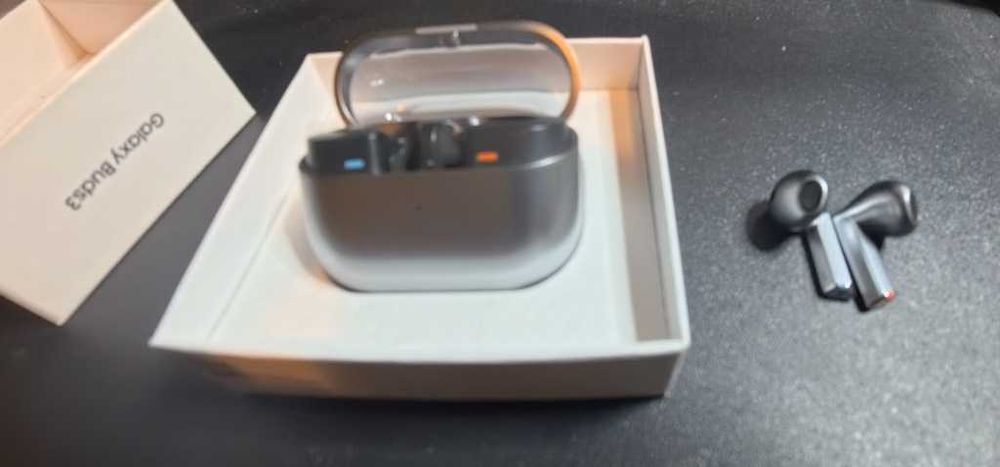 Продава Слушалки Samsung Galaxy Buds 3