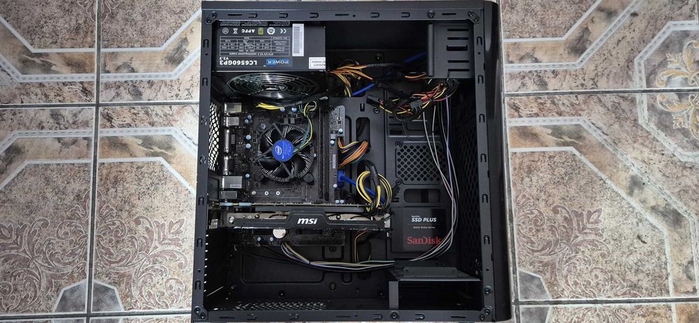 unitate PC i7 6700k 8gb ddr4 ssd120 GTX 660 Ti sursa prof 560W