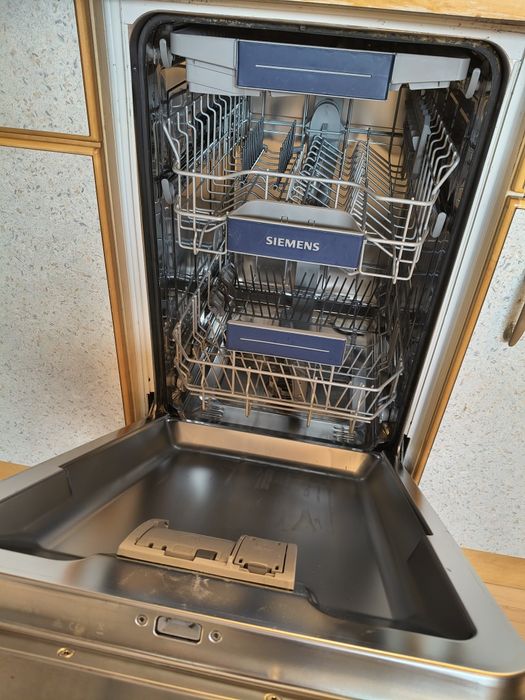 Mobila de bucatarie cu electrocasnice de marca