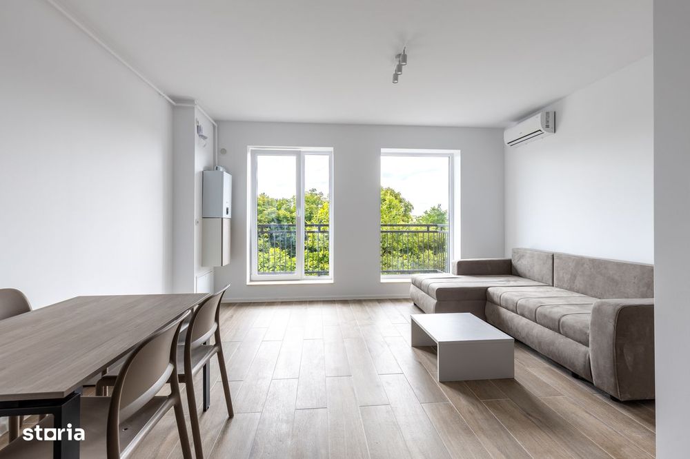 Garsoniera open space intima, etaj 8, cu balcon si priveliste in parc