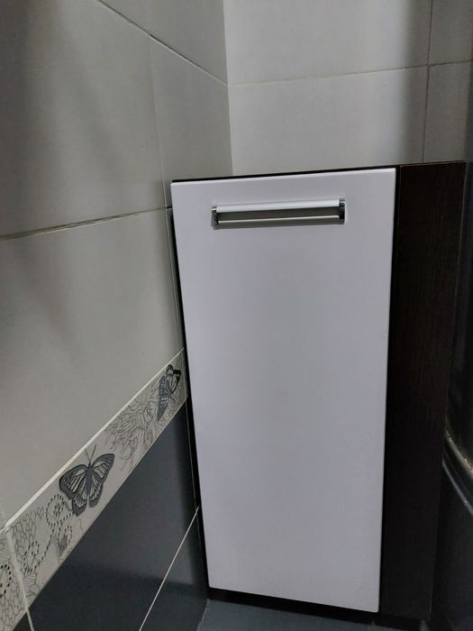 Тумбочка на колесиках